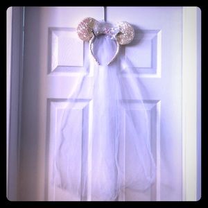 Bride Minnie Mouse Ears Headband with Veil